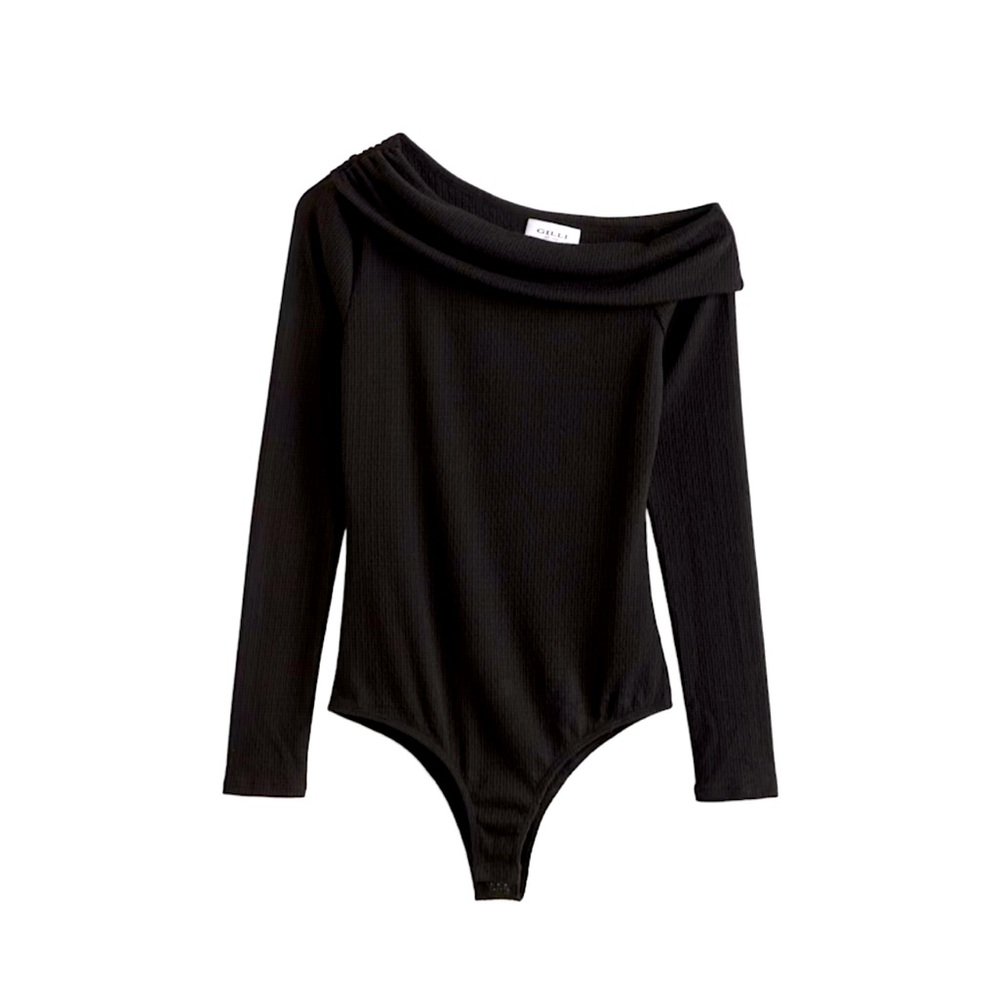 Gilli- Brielle NWT off shoulder body suit